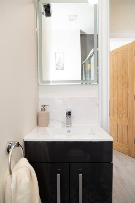 Unit 2 Island View Apartments With Stunning Harbour View Cobh Exterior photo